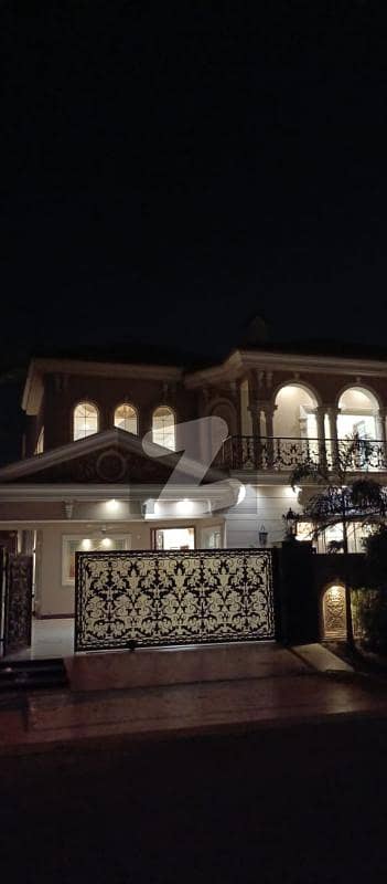 ڈی ایچ اے فیز 6 - بلاک ایل فیز 6,ڈیفنس (ڈی ایچ اے),لاہور میں 7 کمروں کا 1 کنال مکان 12.5 کروڑ میں برائے فروخت۔