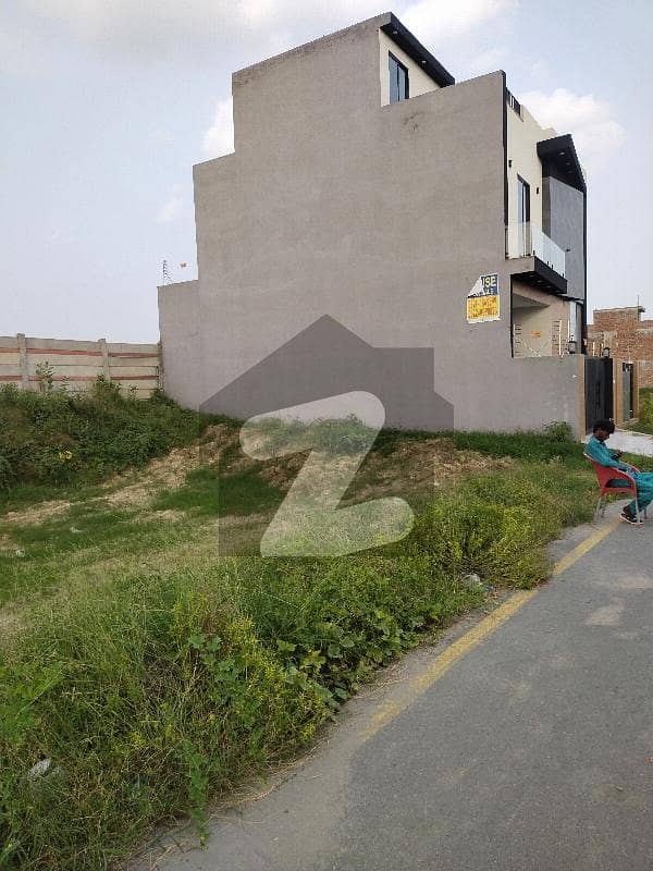 5 Marla plot for sale in Paragon City