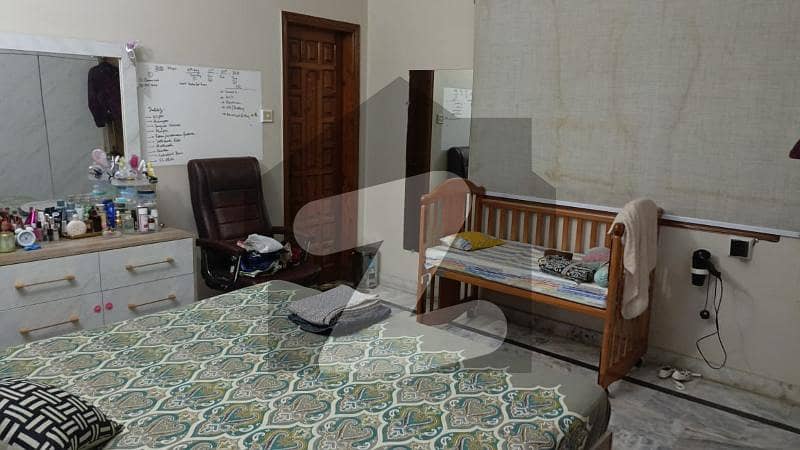 ڈی ایچ اے فیز 5 ڈی ایچ اے ڈیفینس,کراچی میں 4 کمروں کا 10 مرلہ مکان 2.25 لاکھ میں کرایہ پر دستیاب ہے۔