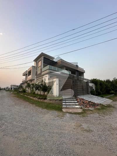 ELEGANT AND AMAZING LOCATION 22 MARLA SOUTH CORNER HOUSE AVAILABLE FOR SALE IN ZONE 4 SECTOR D4