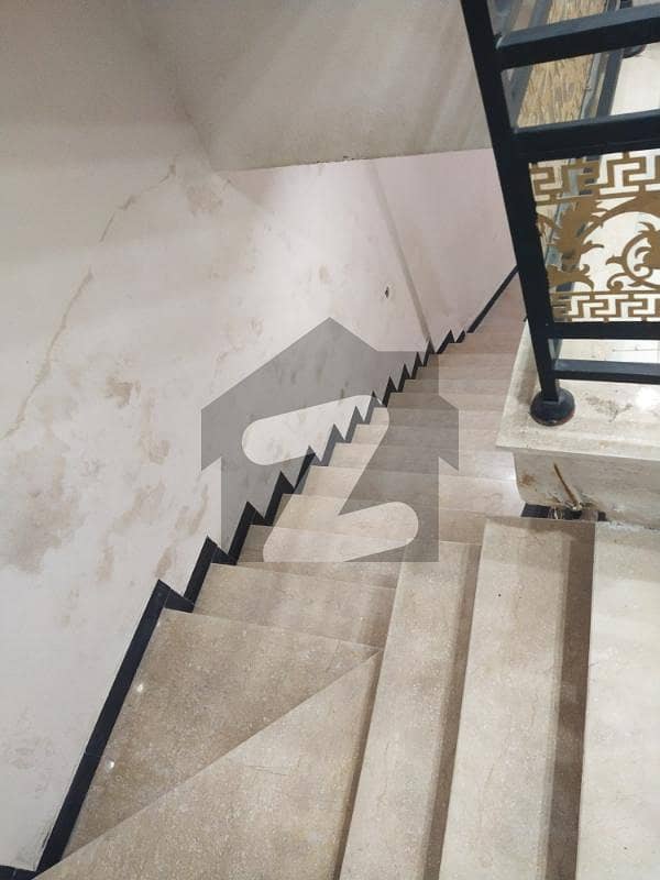اصغر مال روڈ راولپنڈی میں 4 مرلہ دفتر 65.0 ہزار میں کرایہ پر دستیاب ہے۔