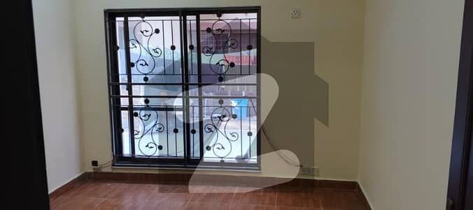 Gulberg main 3 kanal house ideal location office use school and clinic