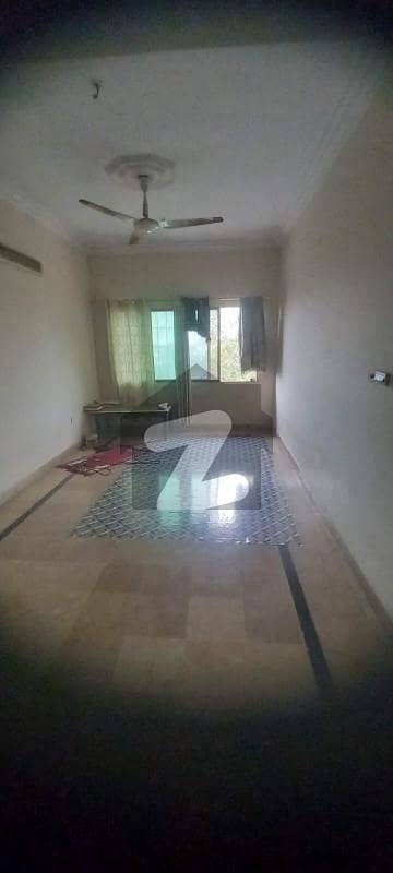DEFENCE PHASE 4 APARTMENT AVAILABLE FOR RENT