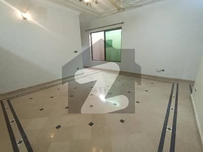I-8.40x80. Upper Portion Separate. near kachnar park Gate Ideal Location
