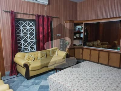جیل روڈ سیالکوٹ میں 5 کمروں کا 13 مرلہ مکان 1.3 لاکھ میں کرایہ پر دستیاب ہے۔