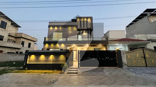 With Sui Gas Connection Facing Park House Available Rent In G Block Central Park Lahore