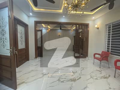 جی ۔ 13 اسلام آباد میں 8 کمروں کا 1 کنال مکان 16.0 کروڑ میں برائے فروخت۔