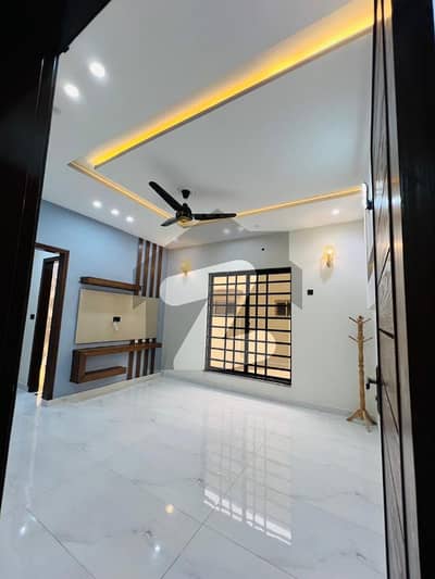 10 Marla Brand New Upper Portion For Rent Main College Road