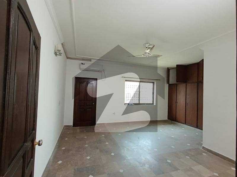 I-8 40x80 Triple Storey House For Sale