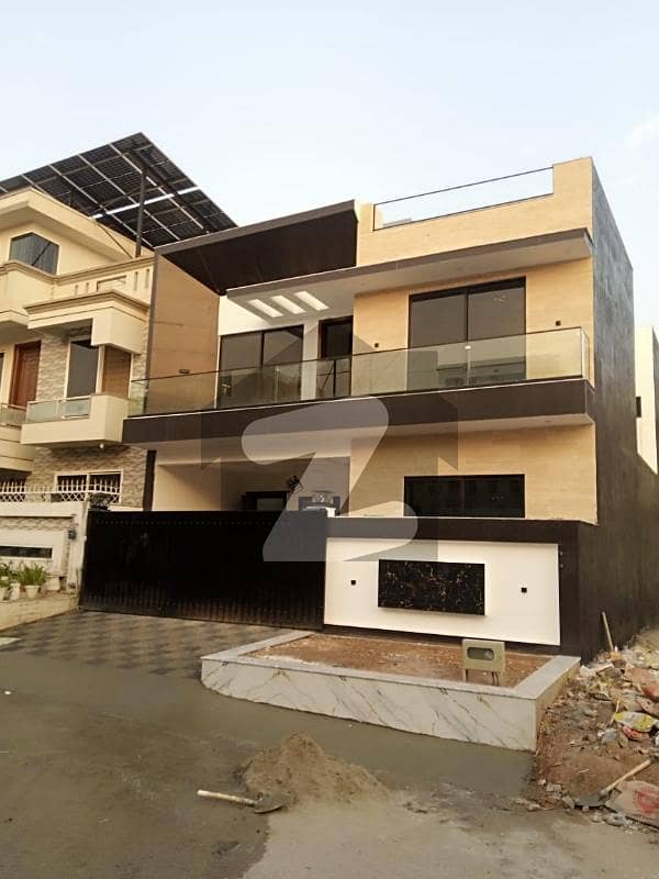 Prime Location 8 Marla House In F-17 Is Best Option