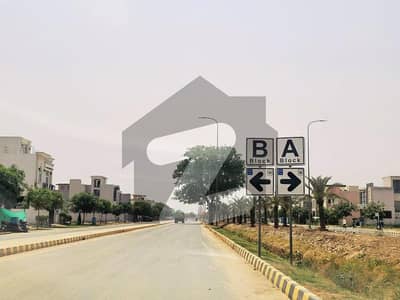 ڈی ایچ اے 9 ٹاؤن ڈیفنس (ڈی ایچ اے),لاہور میں 4 مرلہ کمرشل پلاٹ 2.25 کروڑ میں برائے فروخت۔