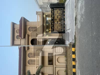 سٹی ہاؤسنگ سوسائٹی گوجرانوالہ میں 6 کمروں کا 10 مرلہ مکان 2.85 کروڑ میں برائے فروخت۔