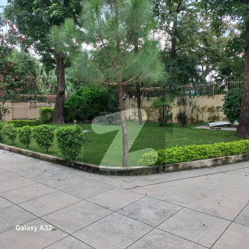 F-6/3 2000Sqyards House For Rent