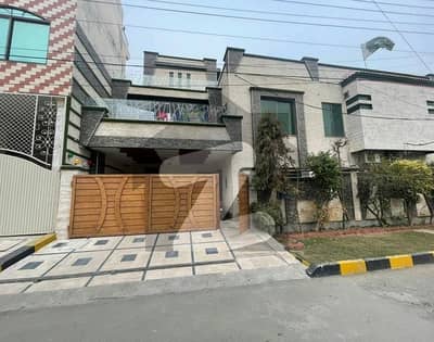 ریوینیو سوسائٹی لاہور میں 5 کمروں کا 9 مرلہ مکان 3.8 کروڑ میں برائے فروخت۔