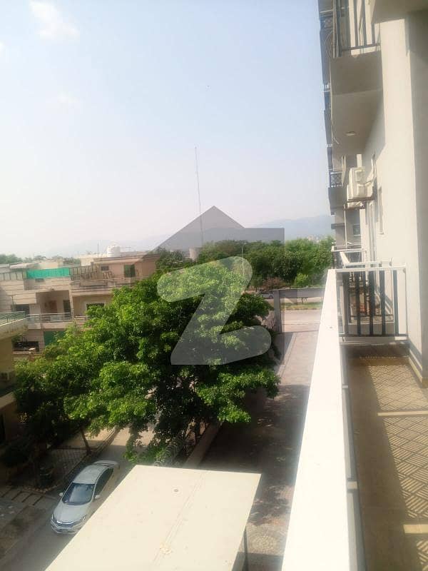 جی ۔ 11 اسلام آباد میں 3 کمروں کا 8 مرلہ فلیٹ 4.9 کروڑ میں برائے فروخت۔