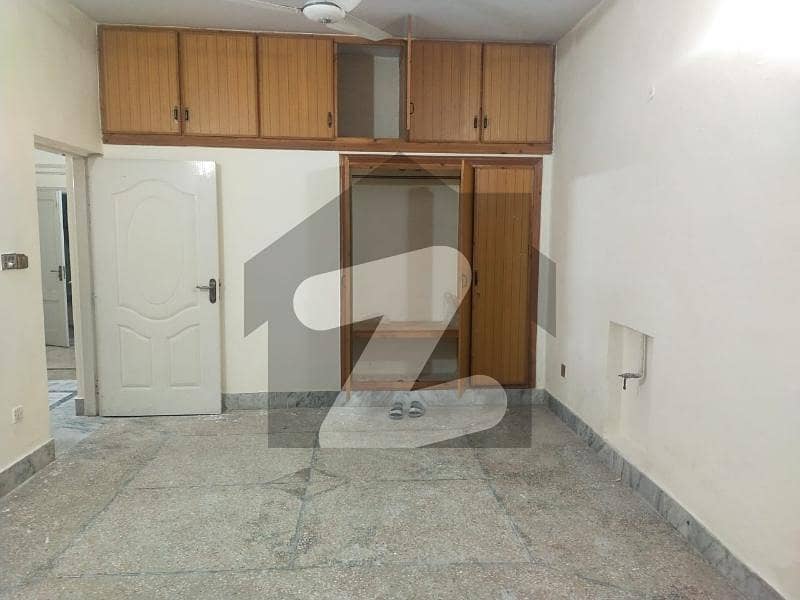 جی ۔ 9 اسلام آباد میں 2 کمروں کا 5 مرلہ بالائی پورشن 62.0 ہزار میں کرایہ پر دستیاب ہے۔