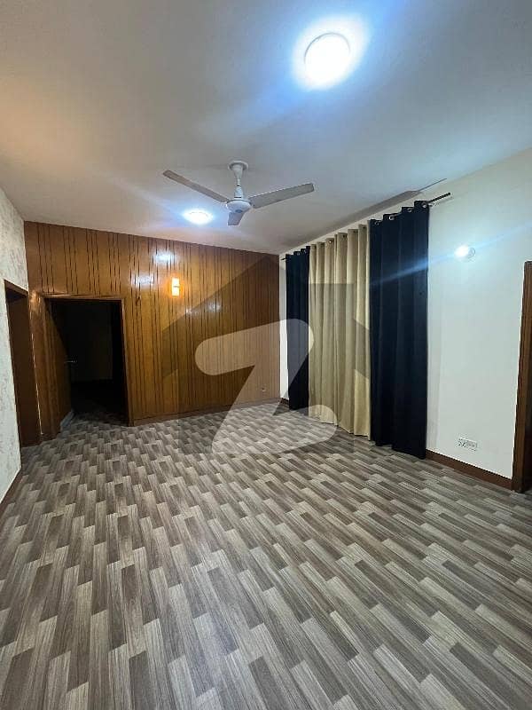 10 Marla house for silent office and family