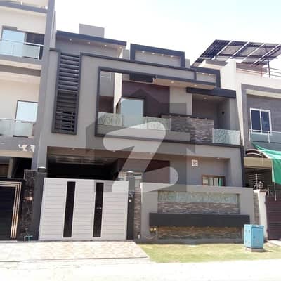 رائل آرچرڈ ملتان پبلک سکول روڈ,ملتان میں 4 کمروں کا 6 مرلہ مکان 2.2 کروڑ میں برائے فروخت۔