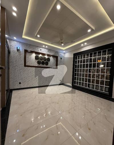 10 Marla Brand New Luxury Non Furnished Upper Portion Lower Portion Lock Available For Rent 3 Bedroom Gase Available Bahria Town Lahore