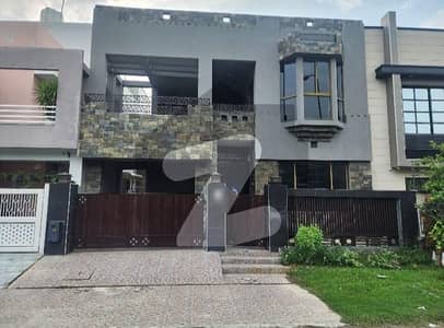 پیراگون سٹی ۔ ماؤنڈز بلاک پیراگون سٹی,لاہور میں 5 کمروں کا 10 مرلہ مکان 4.25 کروڑ میں برائے فروخت۔