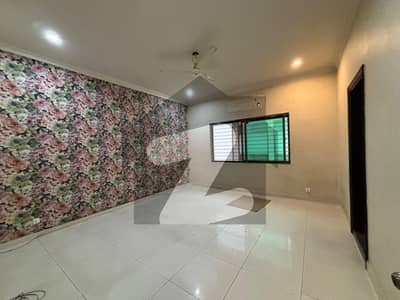 ڈی ایچ اے فیز 6 ڈی ایچ اے ڈیفینس,کراچی میں 3 کمروں کا 1 کنال بالائی پورشن 2.75 لاکھ میں کرایہ پر دستیاب ہے۔