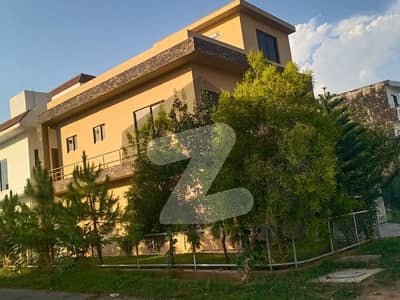 Beautiful 4 Marla Corner House For Rent In D-12