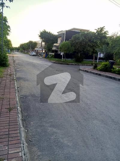 بحریہ ٹاؤن فیز 8 ۔ عثمان بلاک بحریہ ٹاؤن فیز 8 ۔ سفاری ویلی,بحریہ ٹاؤن فیز 8,بحریہ ٹاؤن راولپنڈی,راولپنڈی میں 1 مرلہ رہائشی پلاٹ 1.15 کروڑ میں برائے فروخت۔