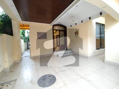 BEAUTIFUL HOUSE IN MAIN CANTT FOR RENT