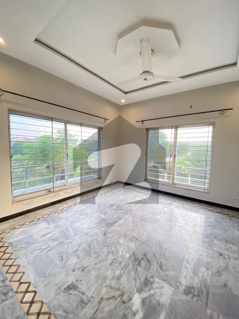 Get An Attractive Upper Portion In D-12 Under Rs. 105000