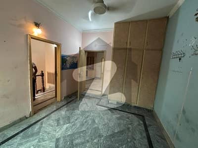 والٹن روڈ لاہور میں 3 کمروں کا 5 مرلہ مکان 1.9 کروڑ میں برائے فروخت۔