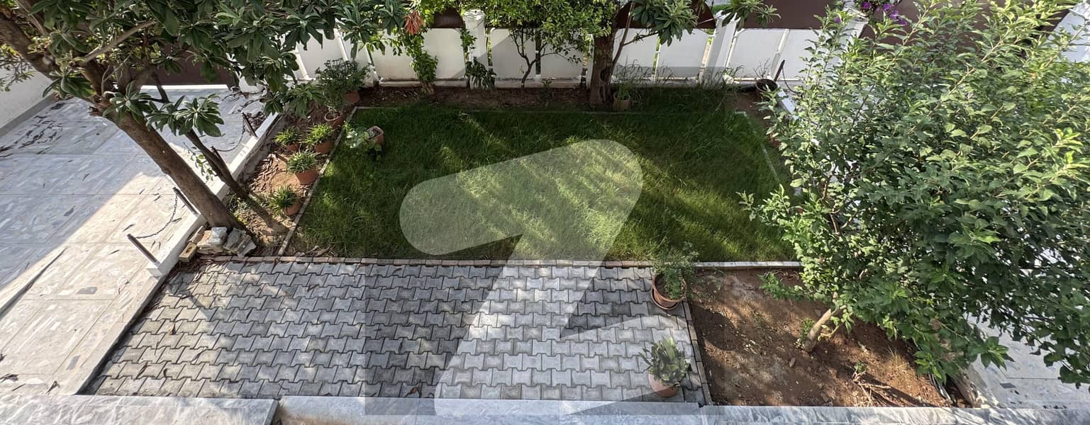 ایف ۔ 10 اسلام آباد میں 6 کمروں کا 1 کنال مکان 4.25 لاکھ میں کرایہ پر دستیاب ہے۔