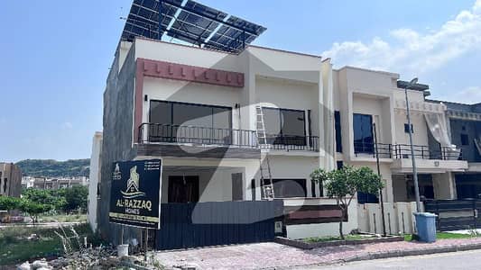 بحریہ انکلیو - سیکٹر این بحریہ انکلیو,بحریہ ٹاؤن,اسلام آباد میں 5 کمروں کا 8 مرلہ مکان 3.7 کروڑ میں برائے فروخت۔
