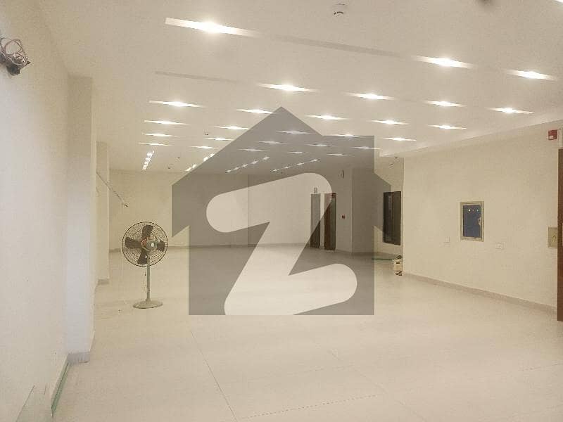 04 MARLA COMMERCIAL FLOOR WITH LIFT AVAILABLE
