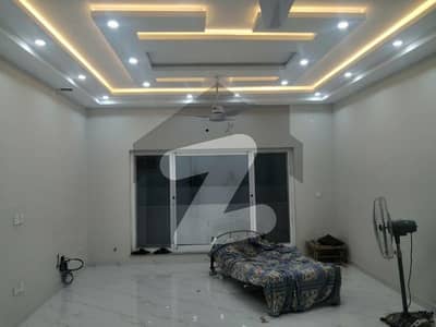 ڈی ایچ اے فیز 2 - سیکٹر بی ڈی ایچ اے ڈیفینس فیز 2,ڈی ایچ اے ڈیفینس,اسلام آباد میں 3 کمروں کا 1 کنال زیریں پورشن 2.5 لاکھ میں کرایہ پر دستیاب ہے۔