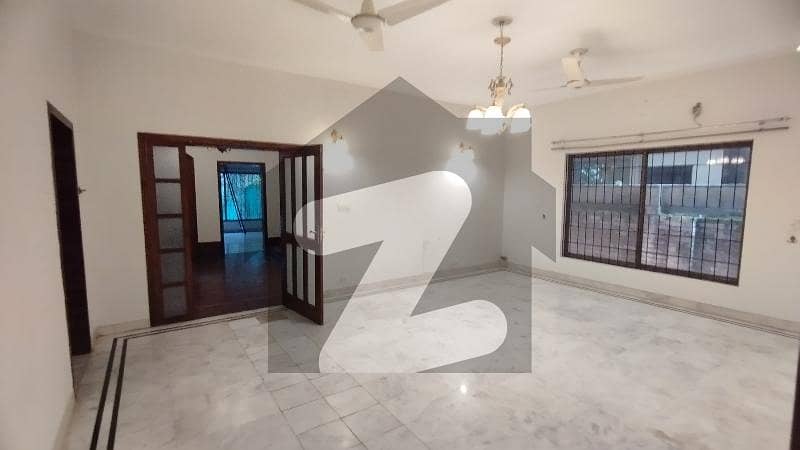 E-11/3 mpchs Ground + Basement 4 bedrooms separate gate