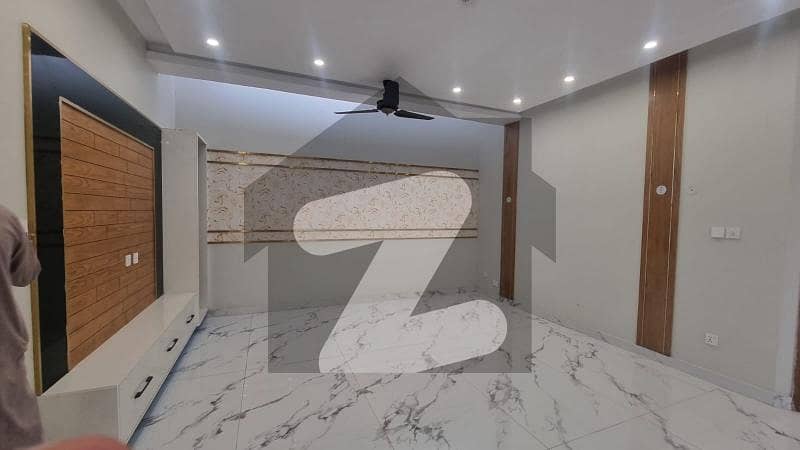 10 Marla Elegant House Available For Rent
