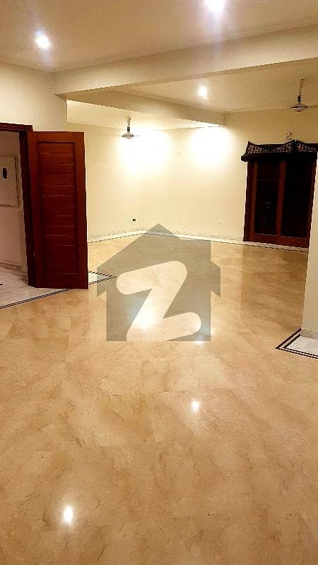 4000 yards bungalow clifton
