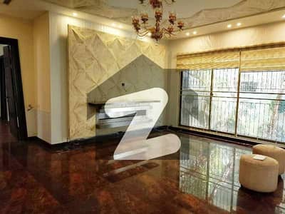 1 Kanal Fully Modern Design With Basement Cinema Hall