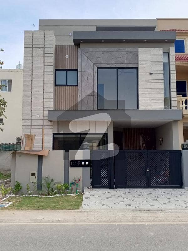 5 MARLA PRIME LOCATION HOUSE AVAILABLE FOR SALE