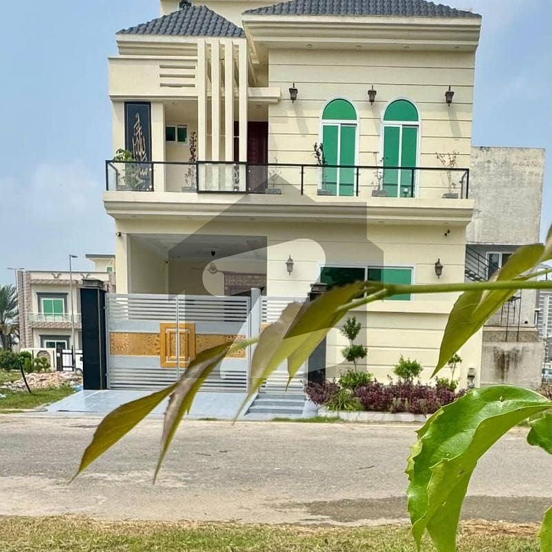سٹی ہاؤسنگ سوسائٹی سیالکوٹ میں 4 کمروں کا 5 مرلہ مکان 2.1 کروڑ میں برائے فروخت۔