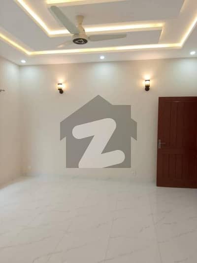Ranovated Bungalow 4 bed Rooms Drawing Dinning Lounge Kitchen Top Class Location Near National Stadium AOHS DOHS Resonabale Rent