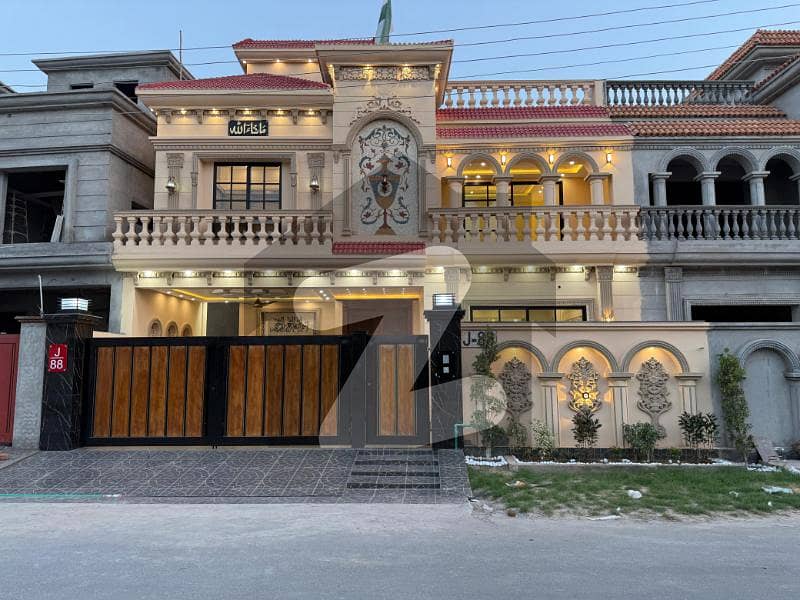 Double-Story 9 Marla, 5-Bedroom House Buch Villas, Multan