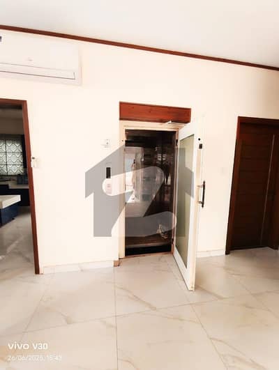 Phase 8 Gem: 500-Yard Luxury on Khayaban-e-Iqbal
                                title=