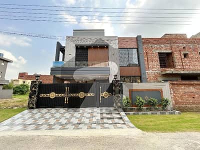 جوبلی ٹاؤن ۔ بلاک بی جوبلی ٹاؤن,لاہور میں 6 کمروں کا 10 مرلہ مکان 3.95 کروڑ میں برائے فروخت۔