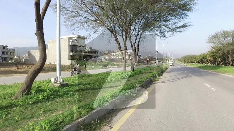 ڈی ۔ 12 اسلام آباد میں 8 مرلہ رہائشی پلاٹ 6.3 کروڑ میں برائے فروخت۔