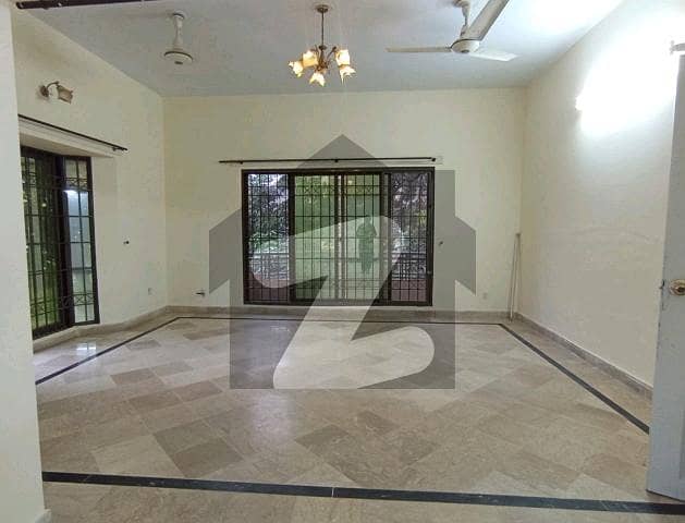 Upper Portion For Grabs In 14 Marla I-8