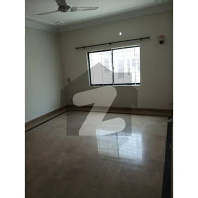 Bungalow Portion With Garden Parking Roof