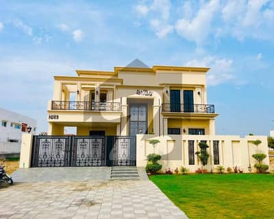 عیدگاہ روڈ ملتان میں 4 کنال عمارت 7.0 لاکھ میں کرایہ پر دستیاب ہے۔