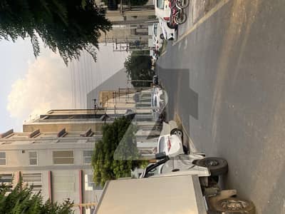 ای ایم ای سوسائٹی ۔ بلاک ڈی ای ایم ای سوسائٹی,لاہور میں 4 مرلہ کمرشل پلاٹ 6.5 کروڑ میں برائے فروخت۔