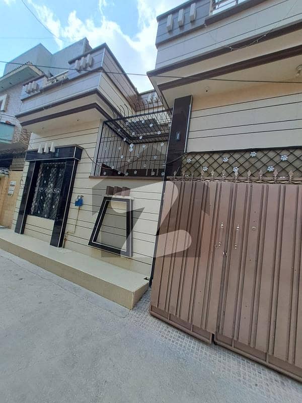 رچنا ٹاؤن فیصل آباد میں 5 کمروں کا 5 مرلہ مکان 1.65 کروڑ میں برائے فروخت۔